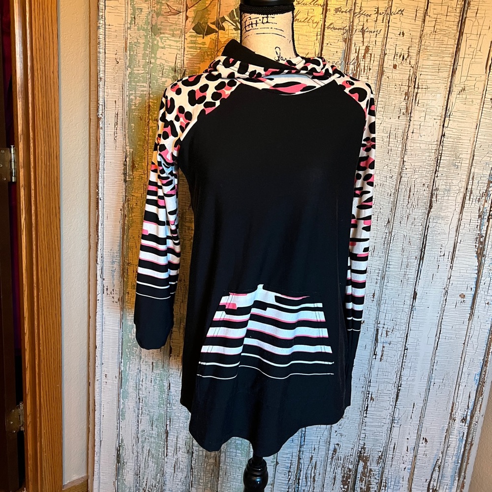 Lularoe Amber Size Medium…. Only worn a couple of times.  Good used Condition